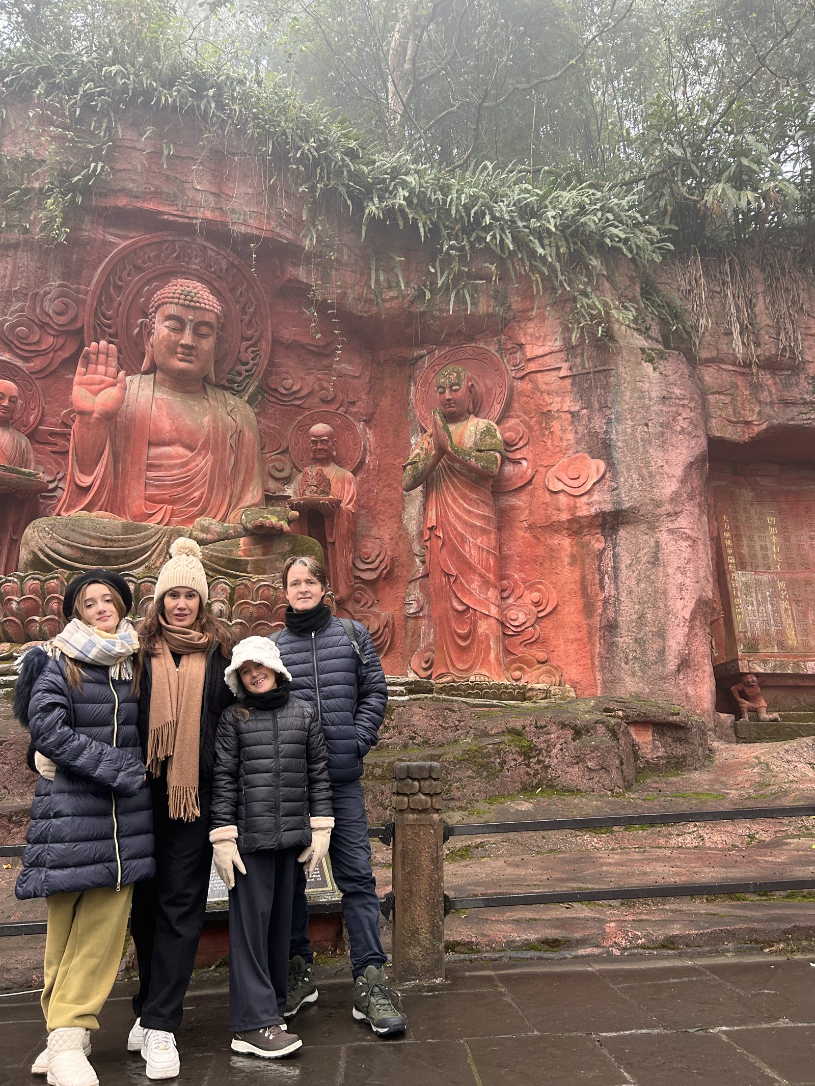 Buda Gigante de Leshan esculpido na rocha, perto do Monte Emei, na China